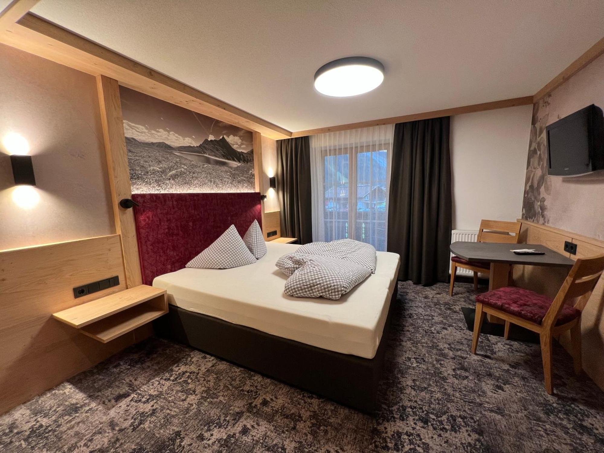 Jenneweinhof Hotell Tux Eksteriør bilde