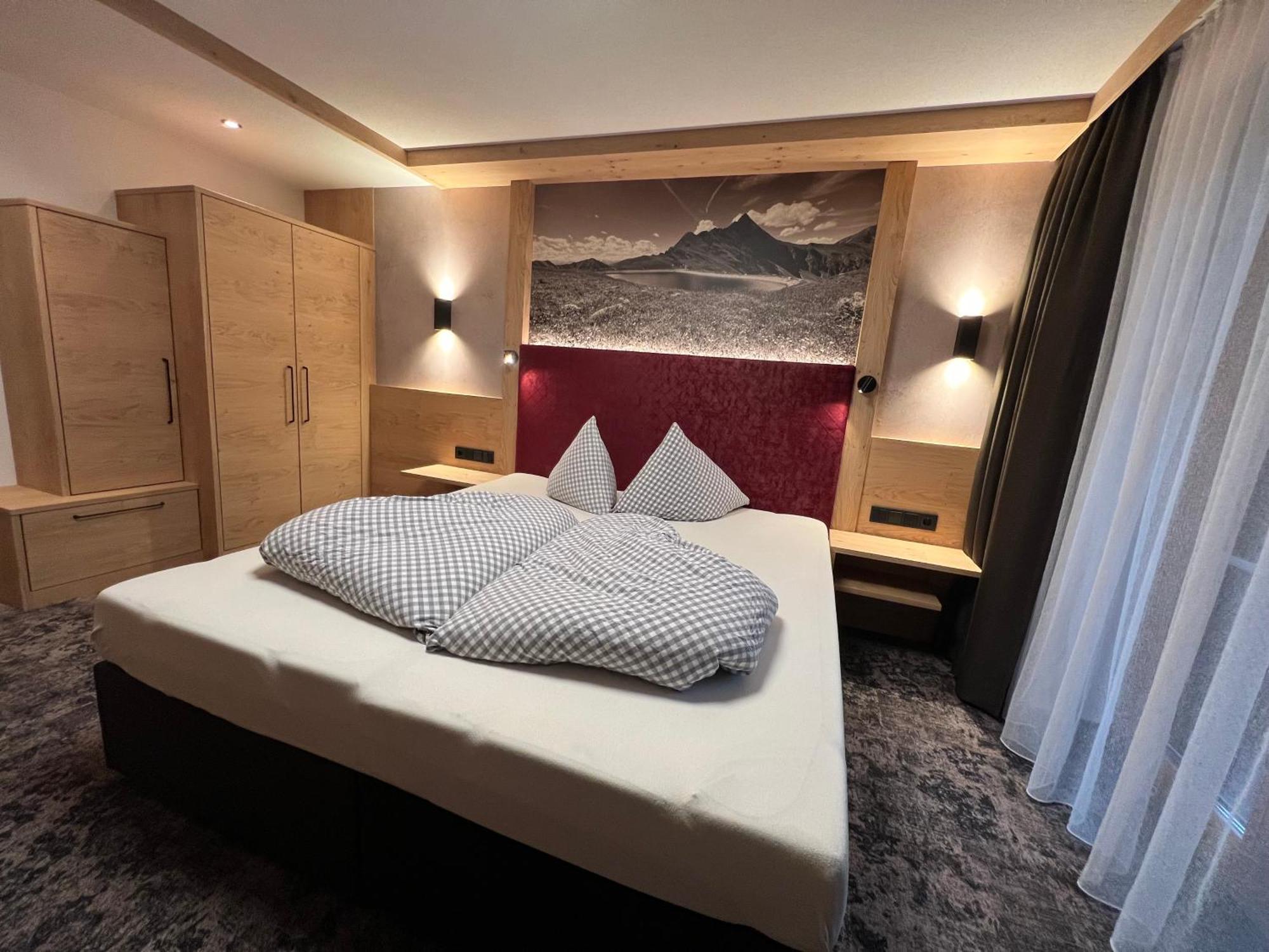 Jenneweinhof Hotell Tux Eksteriør bilde