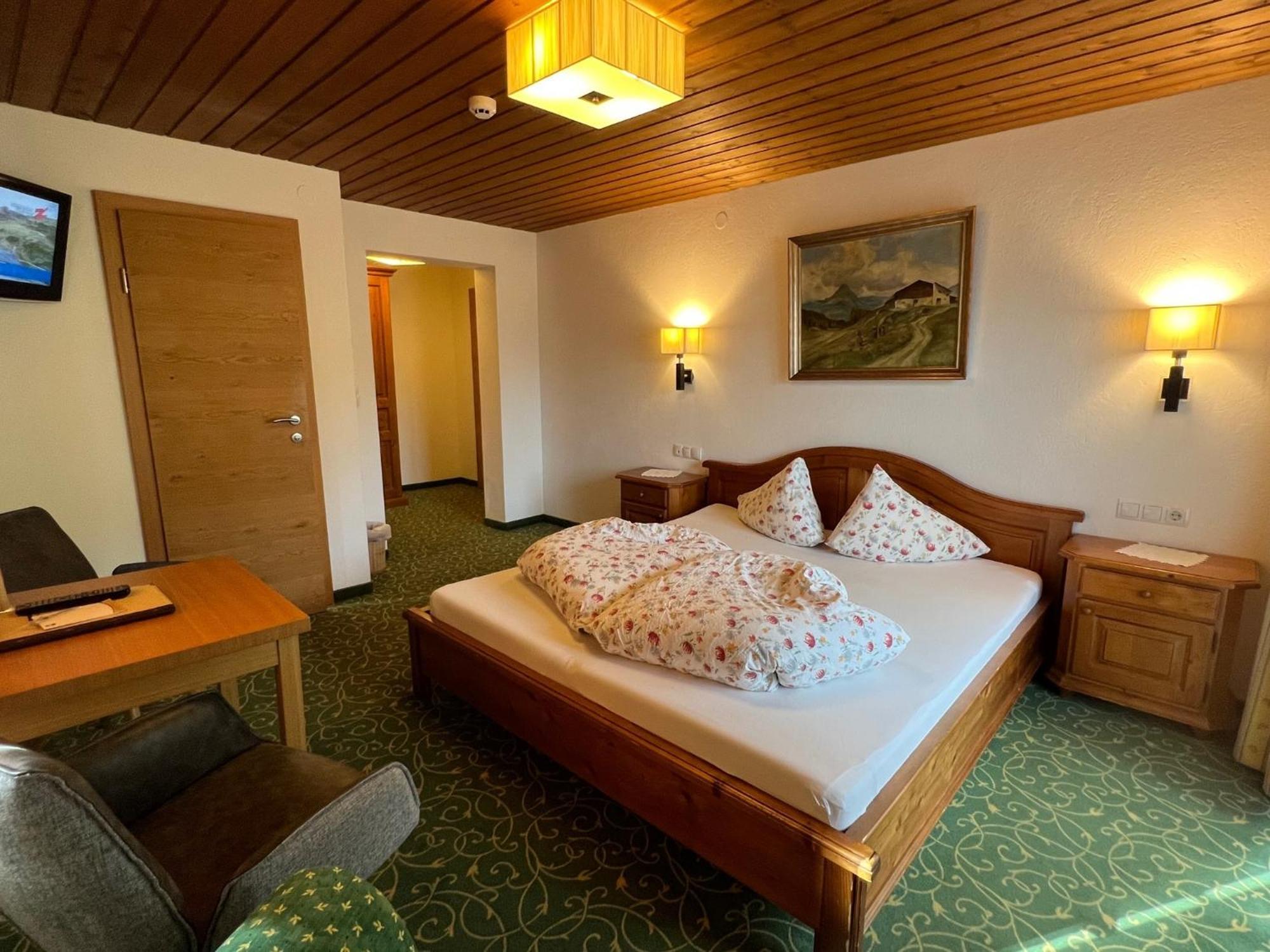 Jenneweinhof Hotell Tux Eksteriør bilde