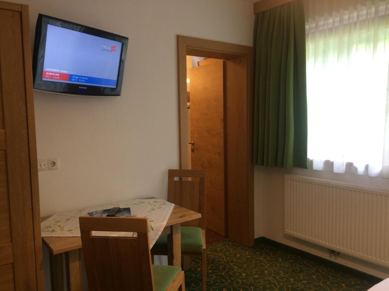 Jenneweinhof Hotell Tux Eksteriør bilde