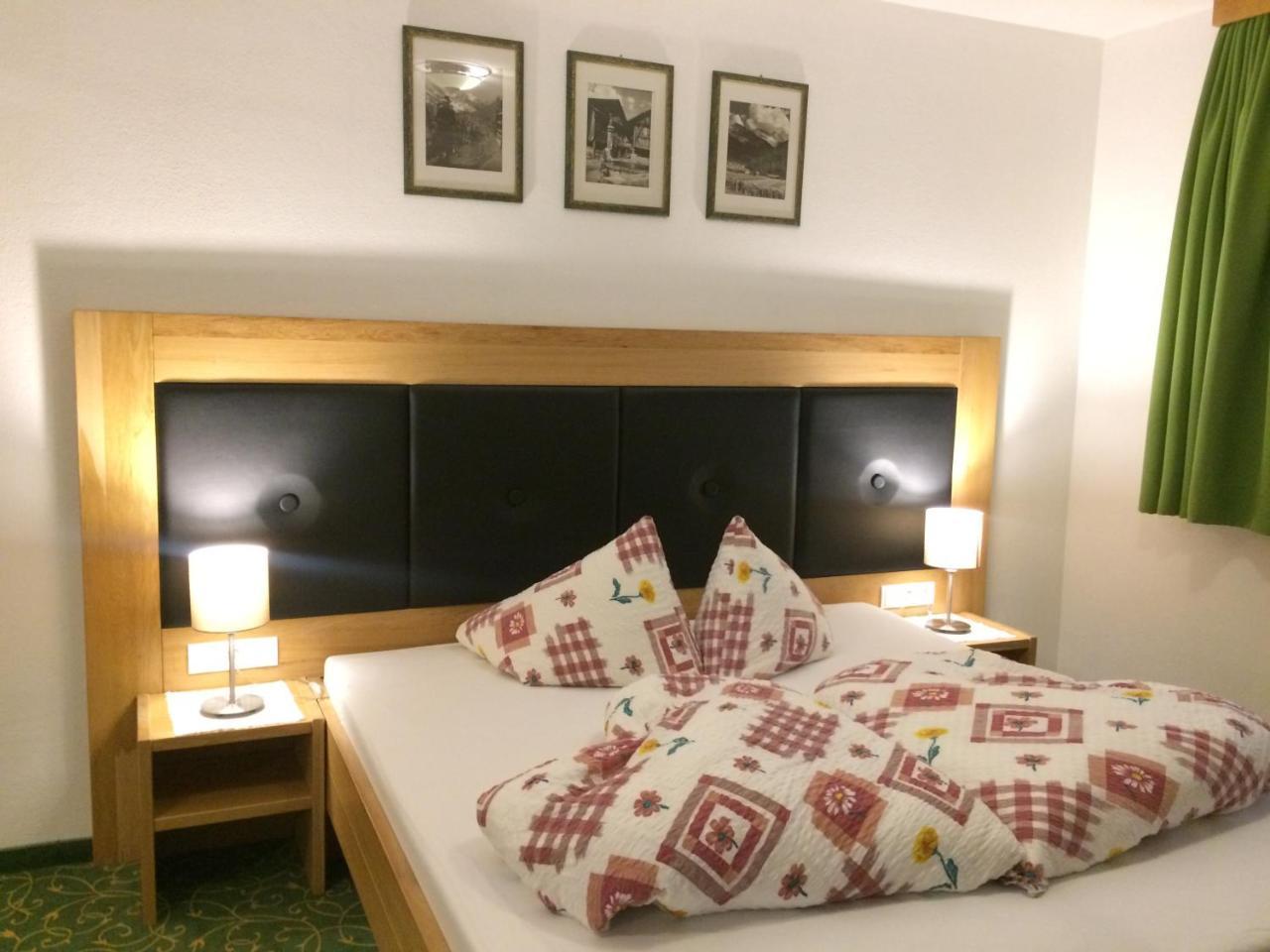Jenneweinhof Hotell Tux Eksteriør bilde