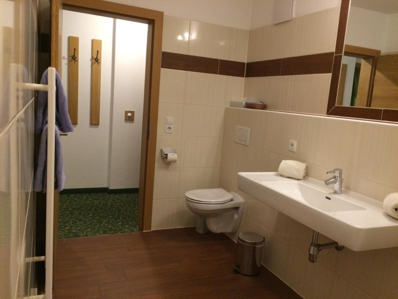 Jenneweinhof Hotell Tux Eksteriør bilde
